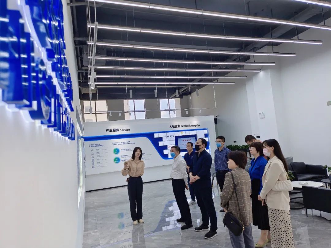 【领导关怀】市商务局领导走访调研雄韬·东江先进制造科技城(图1)