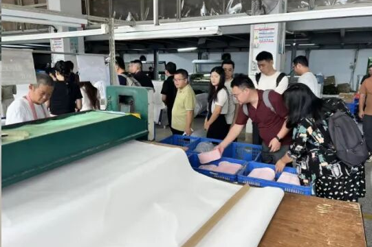 深入产业实地对接，尊龙抖圈 - 为du而生卖家现场达成合作采购金额近200万元(图2)