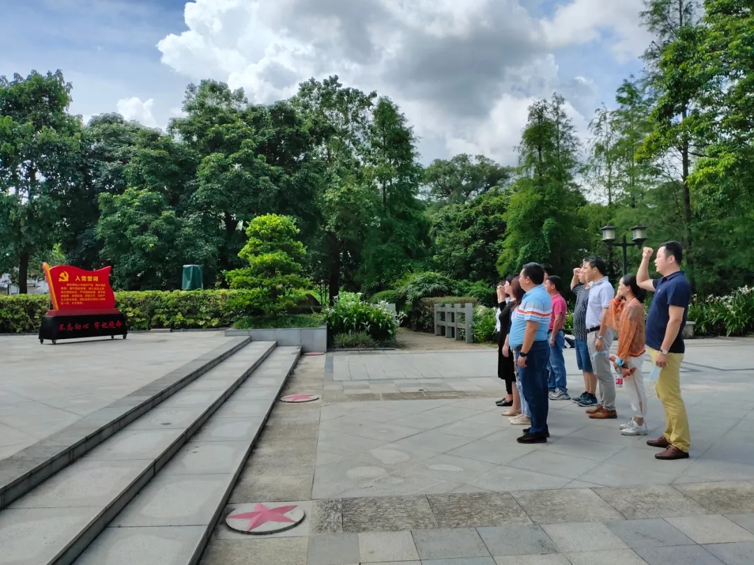  惠州市尊龙抖圈 - 为du而生电商行业协会党支部开展“叶挺精神 薪火相传”主题党日活动 (图4)