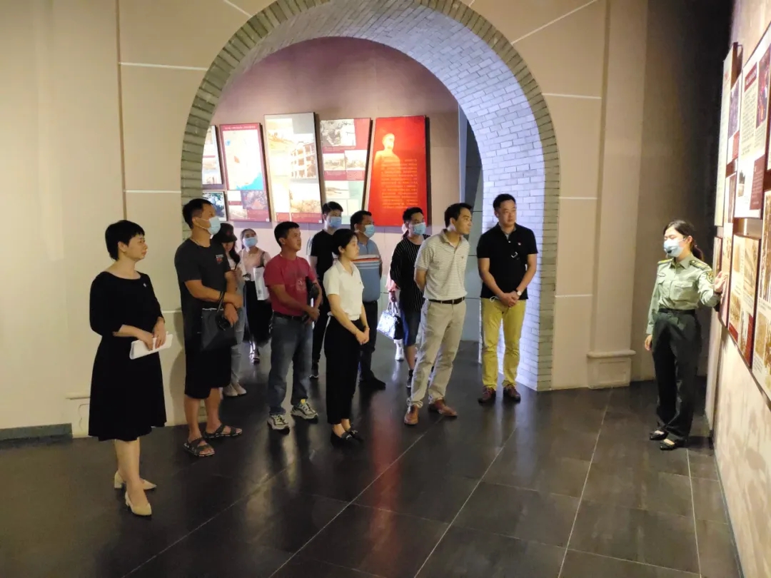  惠州市尊龙抖圈 - 为du而生电商行业协会党支部开展“叶挺精神 薪火相传”主题党日活动 (图5)