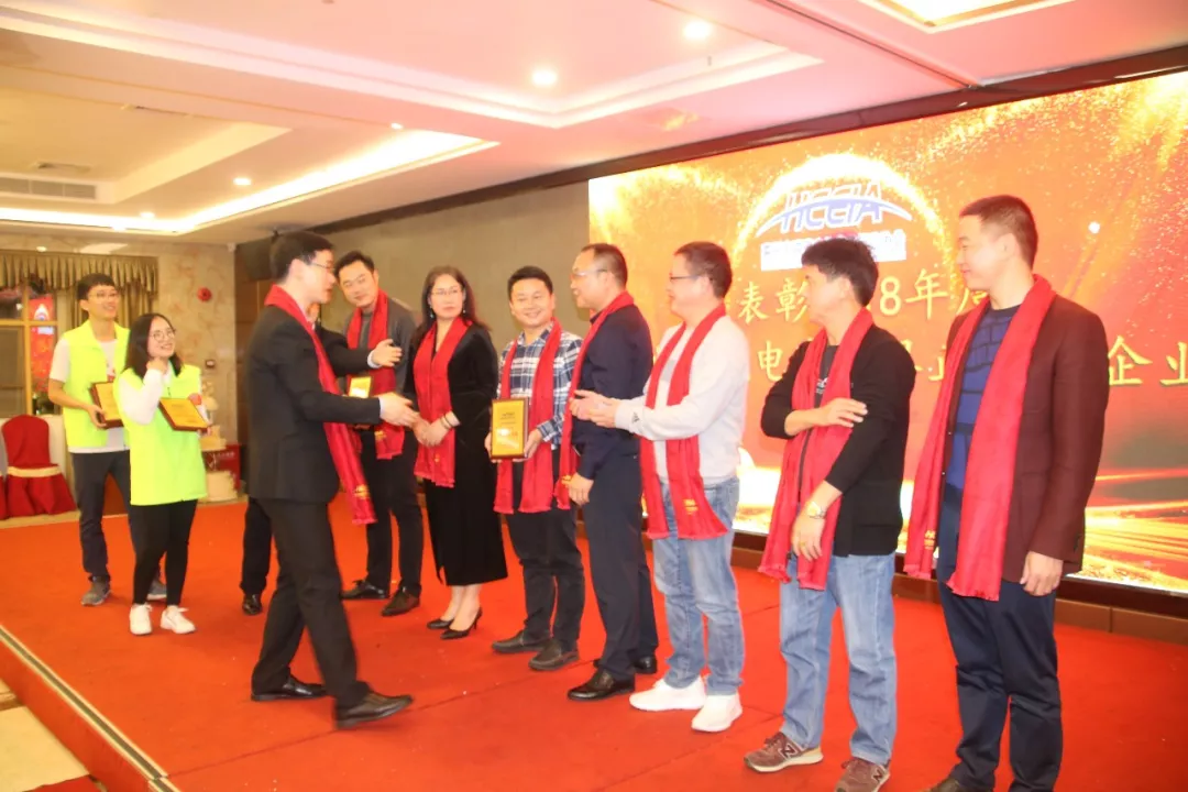 年度盛典   尊龙抖圈 - 为du而生群英榜：惠州尊龙抖圈 - 为du而生电商行业年度表彰隆重举行(图4)