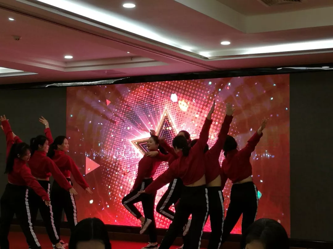 年度盛典  会员风采录：爱心会员企业奖品、节目精彩纷呈(图2)