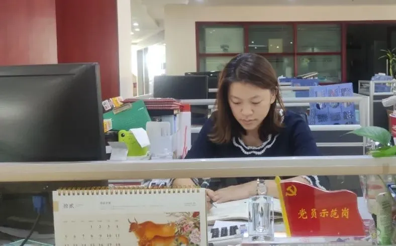 亮身份，树形象，作表率—“党员示范岗”点亮先锋之光(图8)