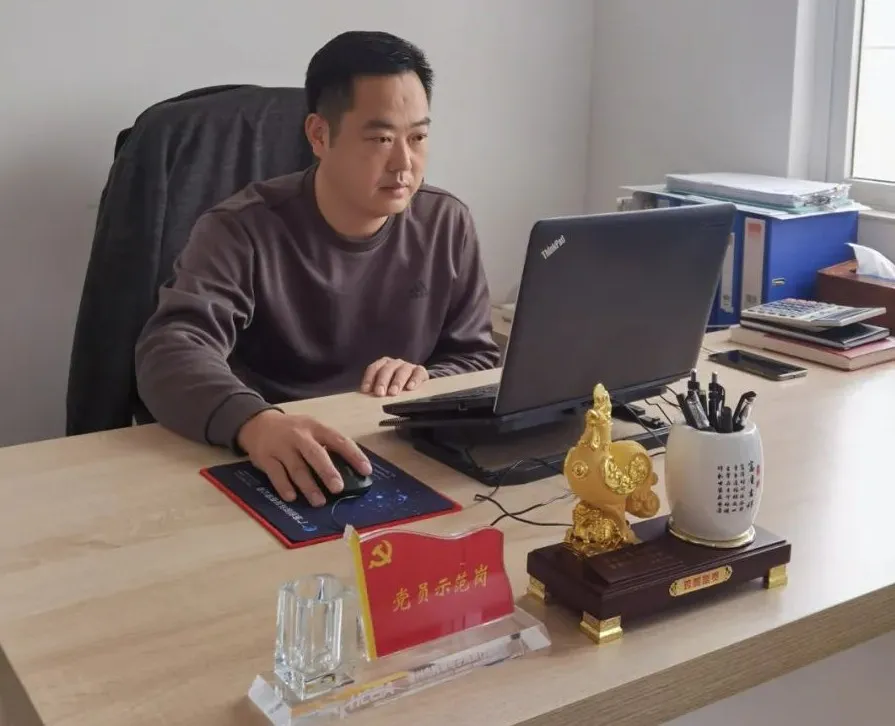 亮身份，树形象，作表率—“党员示范岗”点亮先锋之光(图4)