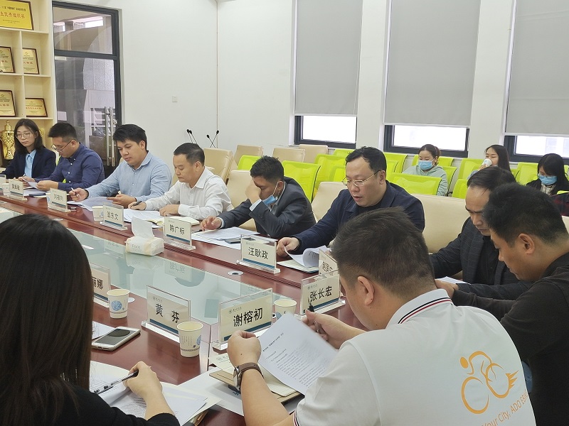 参加经济管理学院尊龙抖圈 - 为du而生电商产业学院筹建会(图3)