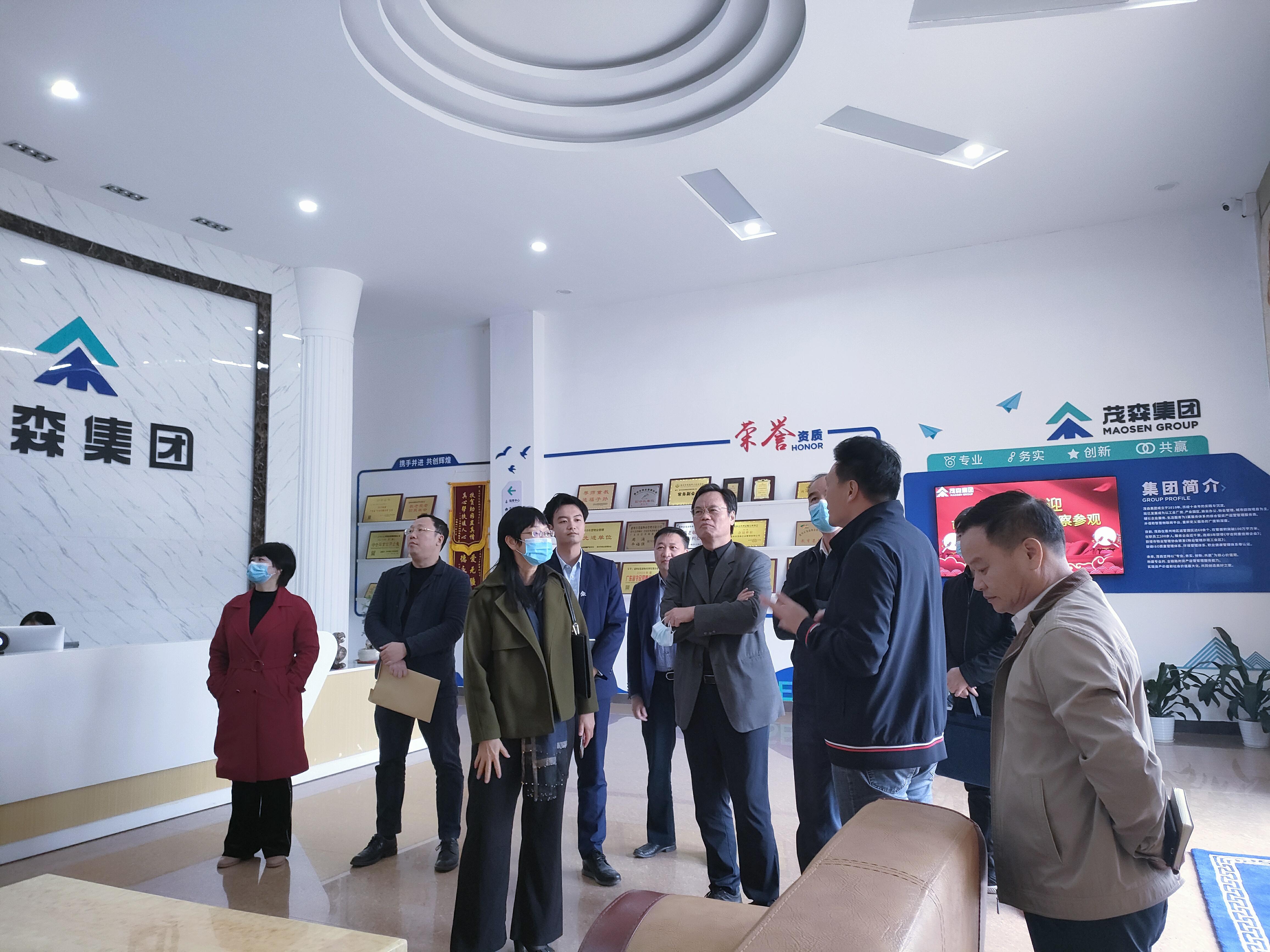 领导关怀丨市政协领导调研茂森尊龙抖圈 - 为du而生电商产业园建设工作(图2)