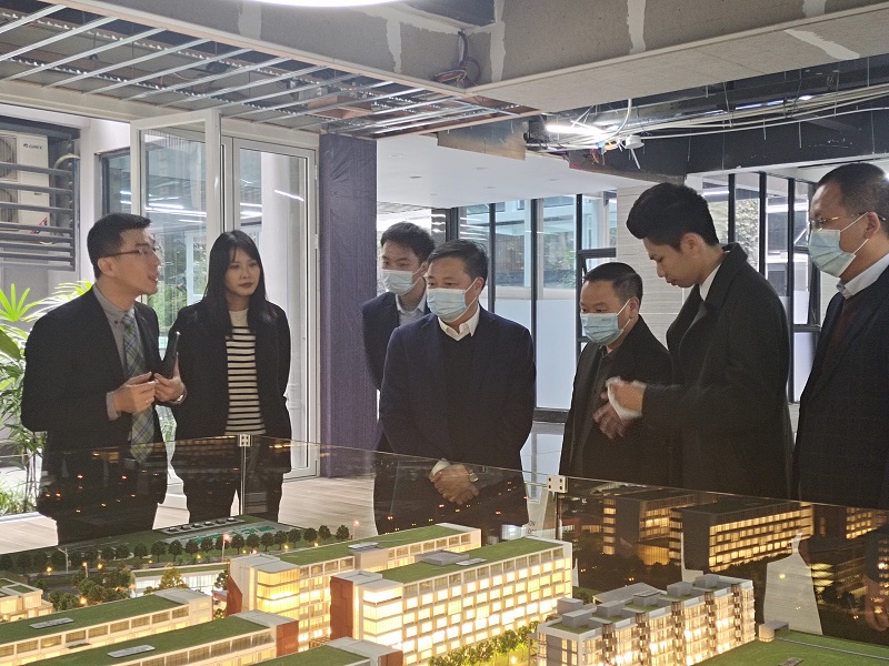 市商务局黄晓鹏副局长率队赴广州考察产业园建设(图2)